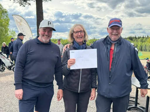 Glada vinnare av priset från Liljas Bil