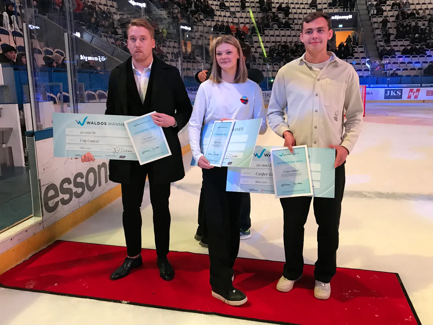 Stipendiaterna 2022 med sina diplom i Vida Arena